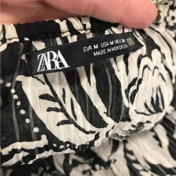 Zara Black & Ivory Halter Floral Crop Top - Picture 5 of 6